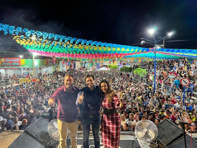 Abertura do XX Festival Junino reúne milhares de pessoas em São Miguel do Tapuio (PI)